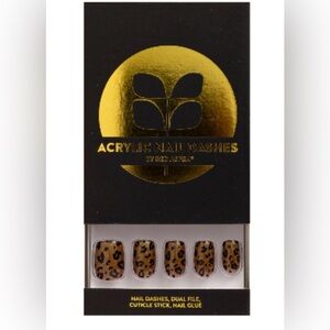 NWT Red Aspen Enchanting Esperanza Short Squoval Acrylic Dashes